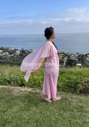 Derry escorts Isaura — 4