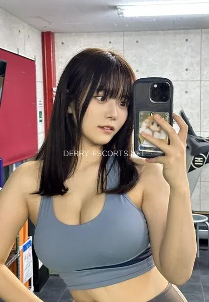 Derry escorts Julia — 3