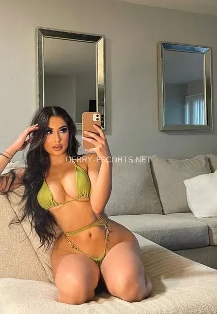 Derry escorts Berit — 4