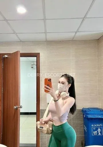 Derry escorts Elsa — 1
