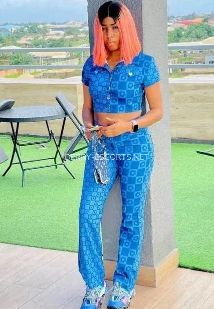 Derry escorts Emilia — 4