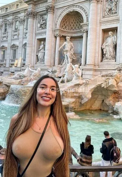 Derry escorts Elin — 10