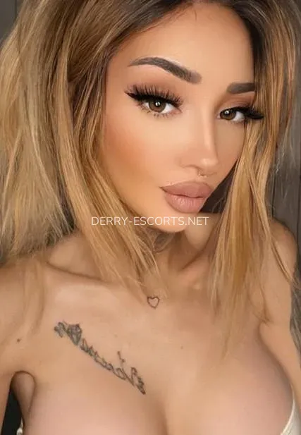 Derry escorts Amy — 4