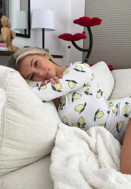 Derry escorts Kate — 5