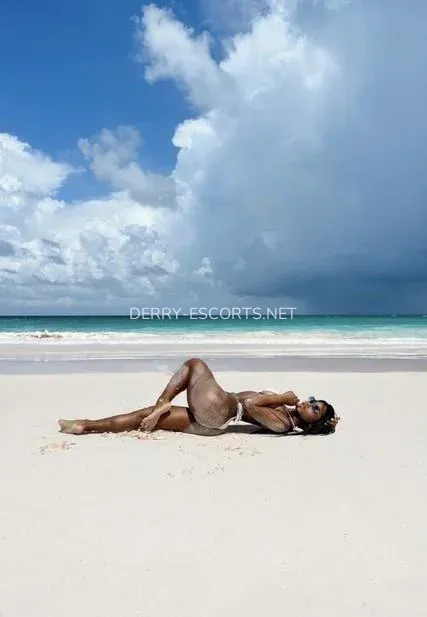 Derry escorts Ulrika — 4