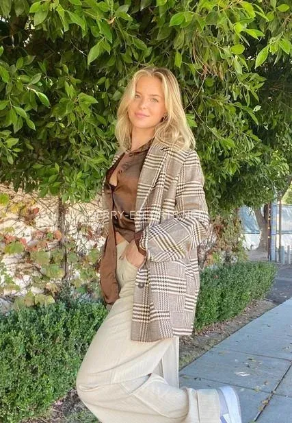 Derry escorts Ciara — 5