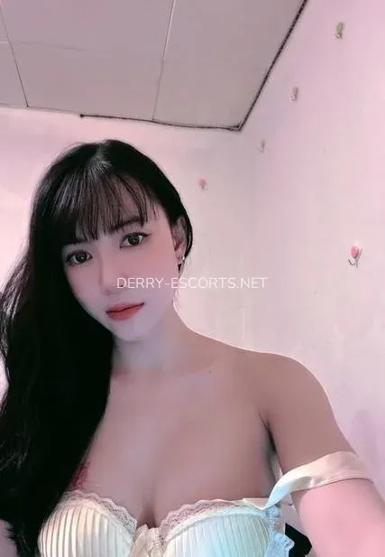 Derry escorts Molly — 6