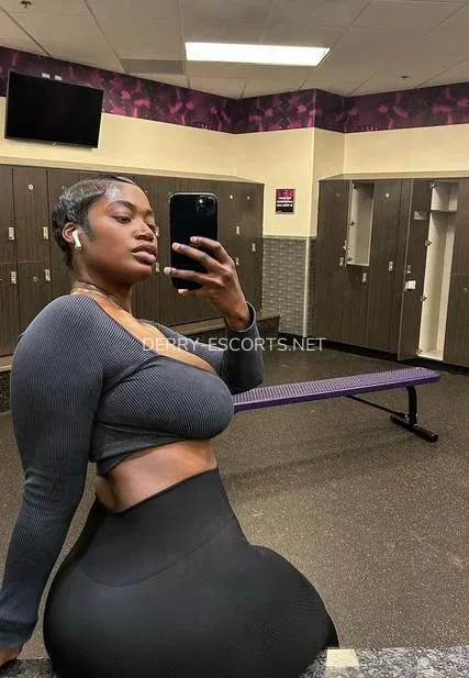 Derry escorts Birgitta — 7