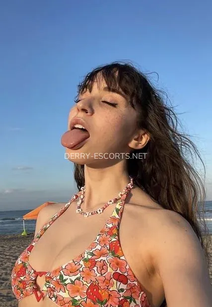 Derry escorts Jennifer — 7