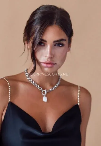 Derry escorts Amy — 1