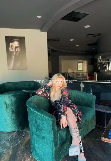 Derry escorts Eva — 3