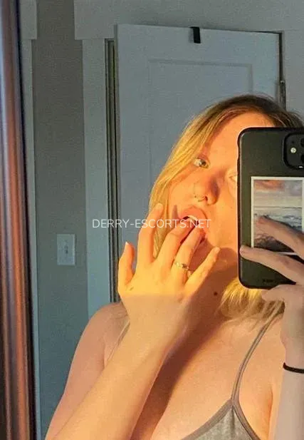 Derry escorts Ellinor — 1