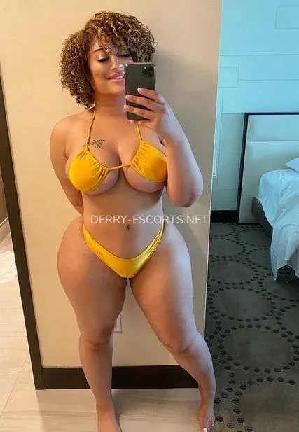 Derry escorts Abril — 4
