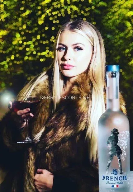 Derry escorts Elsa — 6
