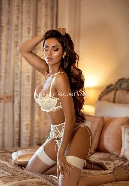Derry escorts Charlotte — 1