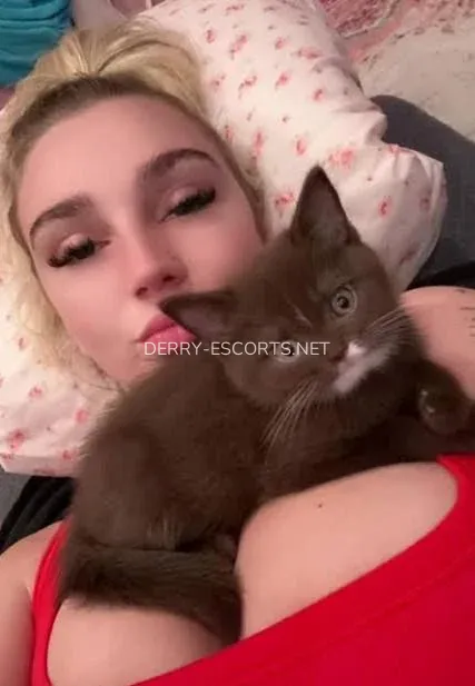 Derry escorts Berit — 5