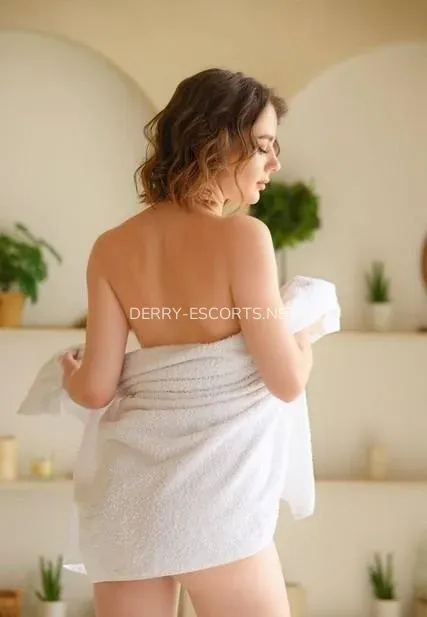 Derry escorts Erin — 4