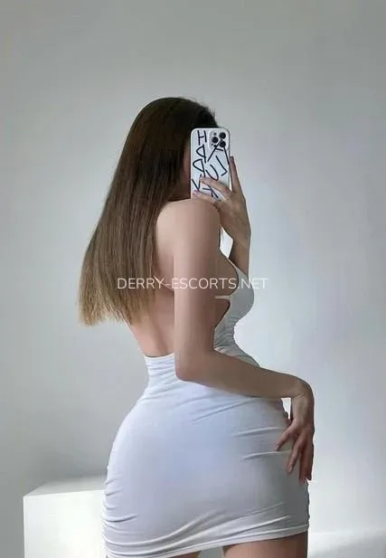 Derry escorts Berit — 7