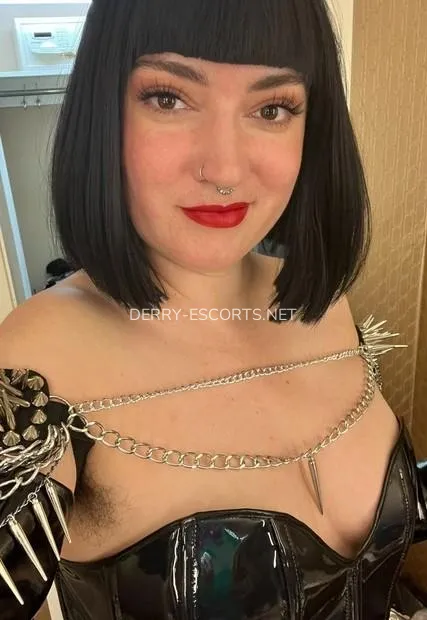 Derry escorts Reagan — 2