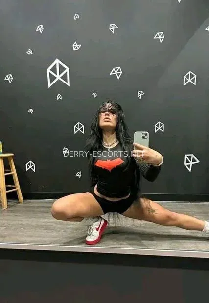 Derry escorts Therese — 1