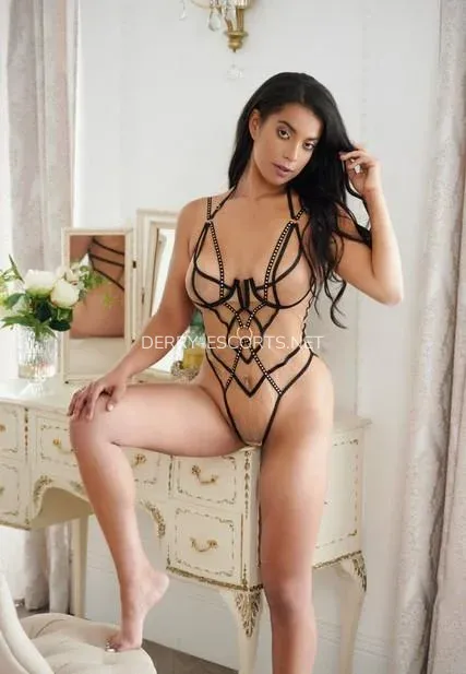 Derry escorts Cecilia — 10