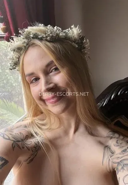 Derry escorts Ellen — 6