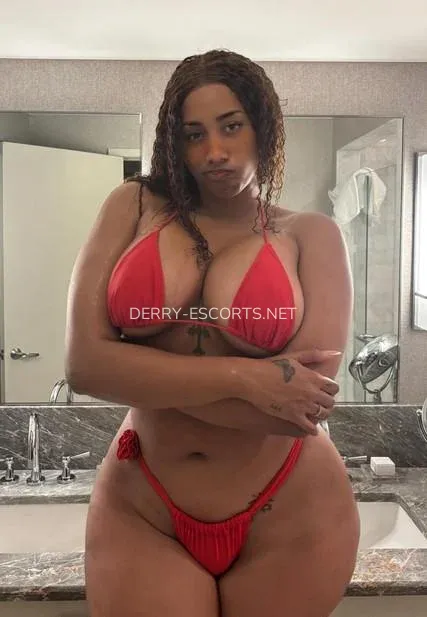 Derry escorts Abril — 4