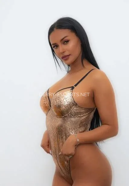 Derry escorts Lavinia — 4