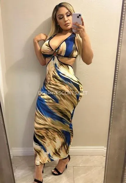 Derry escorts Viktoria — 3