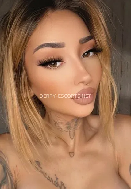 Derry escorts Amy — 5
