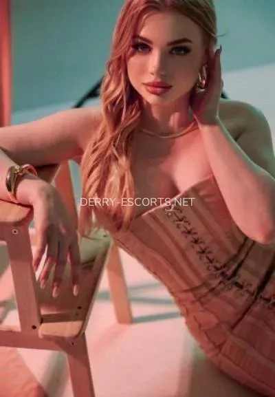 Derry escorts Emelie — 10