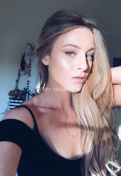 Derry escorts Julia — 3