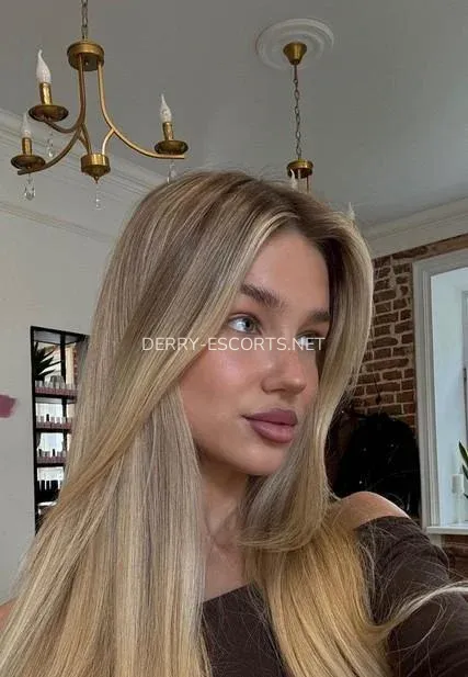 Derry escorts Elin — 3