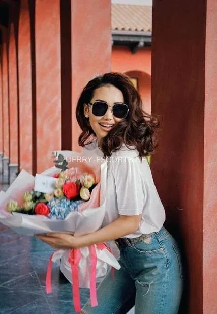 Derry escorts Isaura — 4