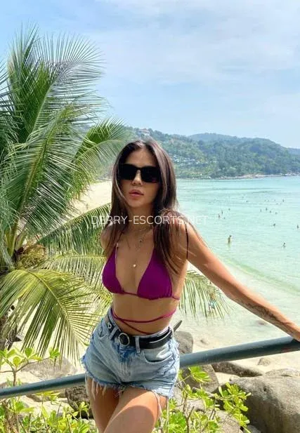 Derry escorts Alexandra — 5