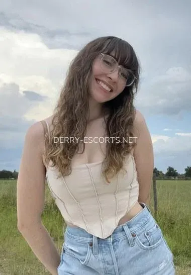 Derry escorts Jennifer — 3