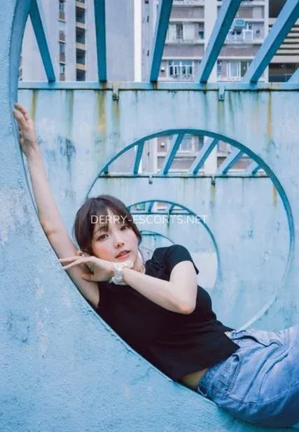 Derry escorts Lydia — 5