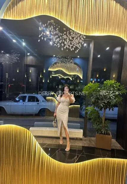 Derry escorts Margareta — 1