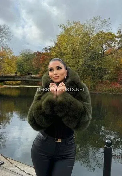 Derry escorts Kristin — 5