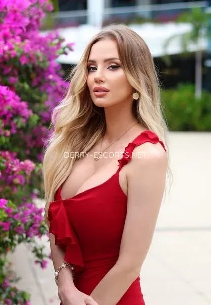 Derry escorts Amelia — 4