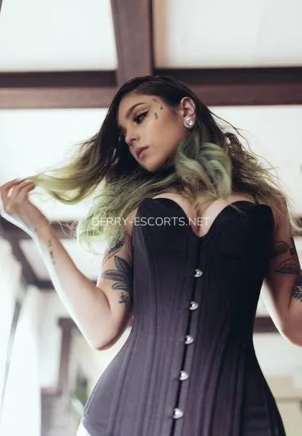 Derry escorts Siv — 4