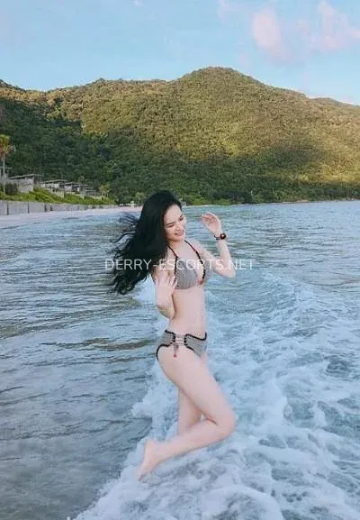 Derry escorts Emma — 1