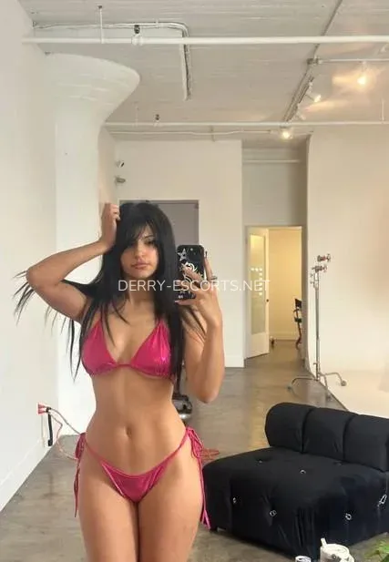 Derry escorts Kimberly — 6