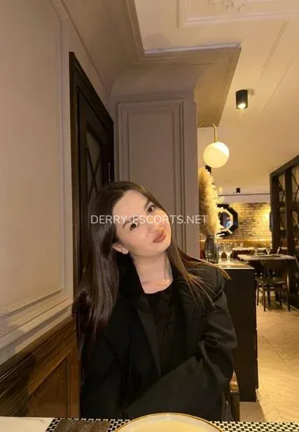 Derry escorts Ellen — 3