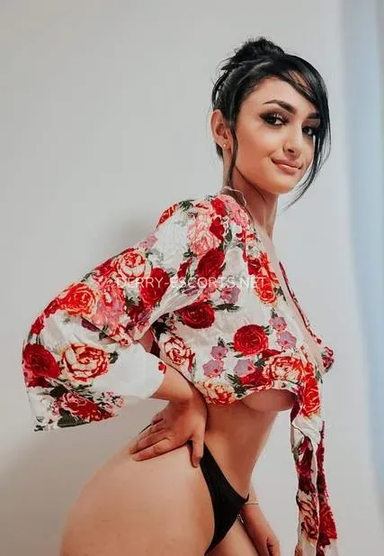 Derry escorts Ingrid — 1