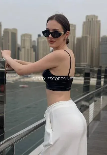 Derry escorts Abril — 5