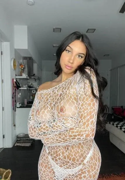 Derry escorts Vanessa — 4