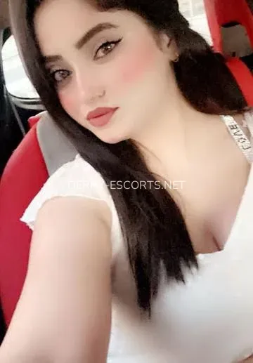 Derry escorts Katarina — 4