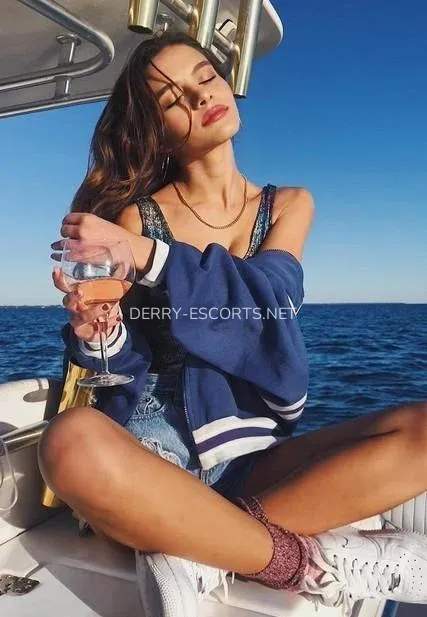 Derry escorts Elsa — 3