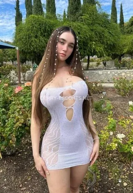 Derry escorts Berit — 1